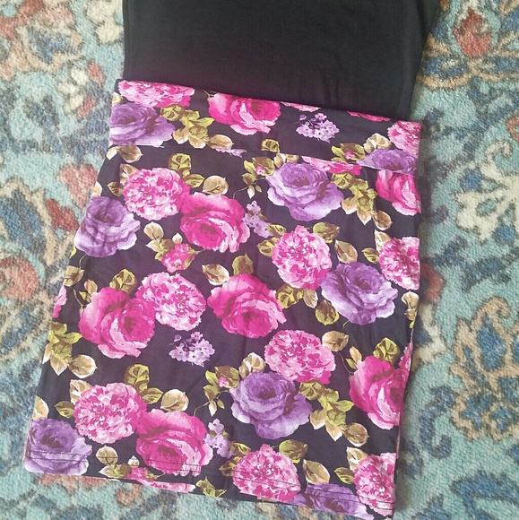 3 for $15 F21 Floral Bodycon Skirt - Picture 2 of 4